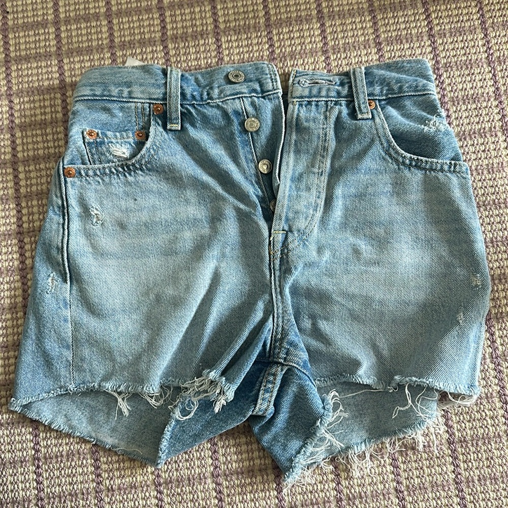 Levi’s Ribcage Shorts